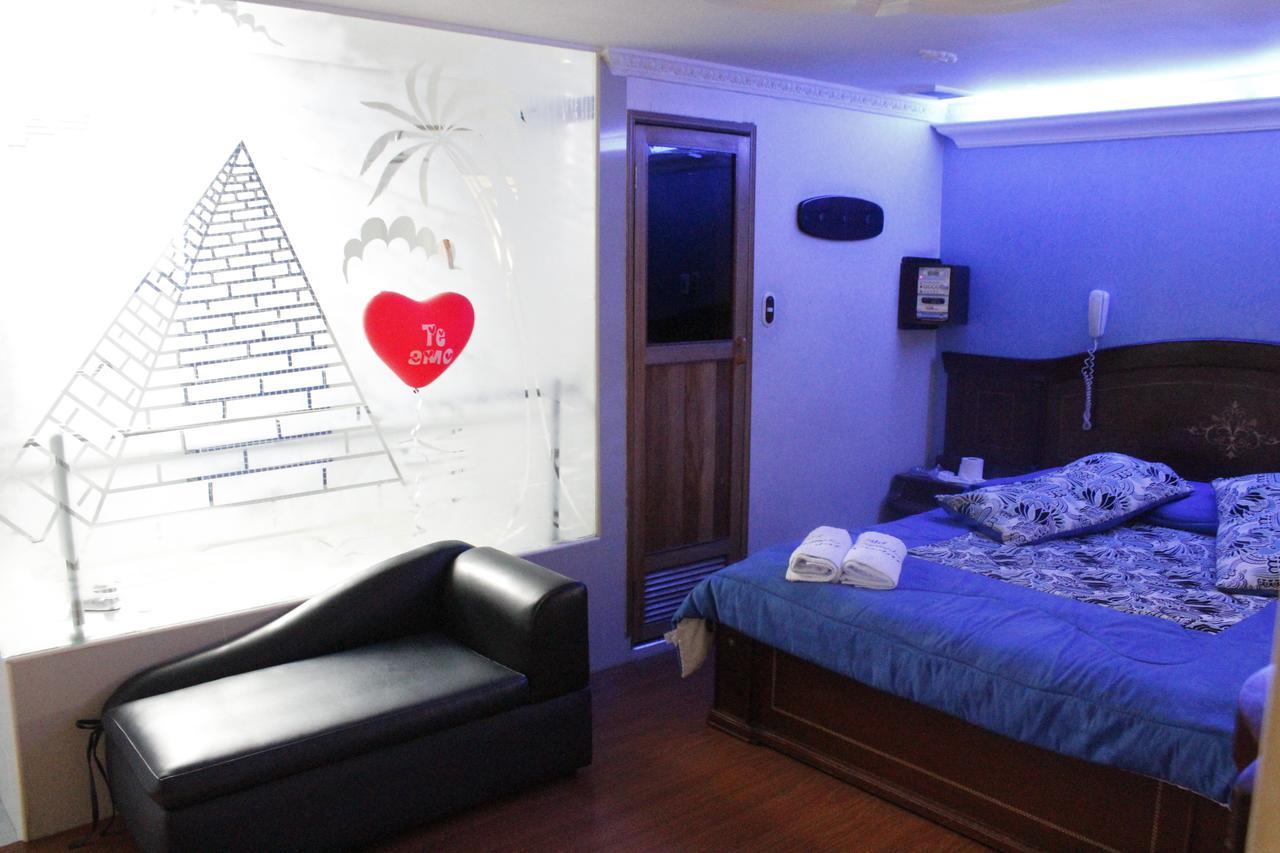 Motel Piramides De Cristal Bogota Exterior photo