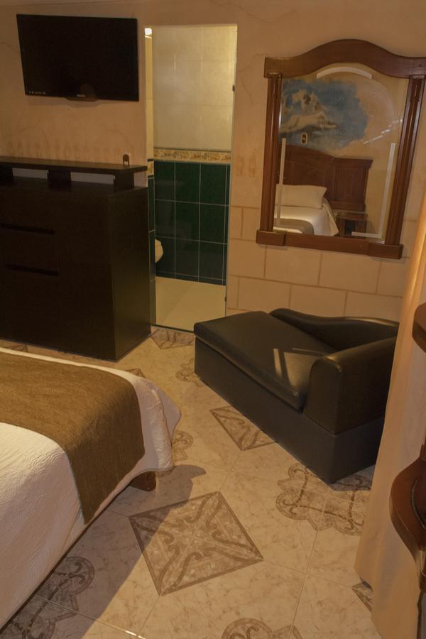 Motel Piramides De Cristal Bogota Exterior photo